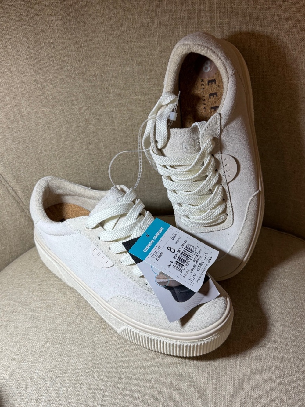 New w tags! REEF Lay Day Lift Sneakers. Size 8. White vintage color.